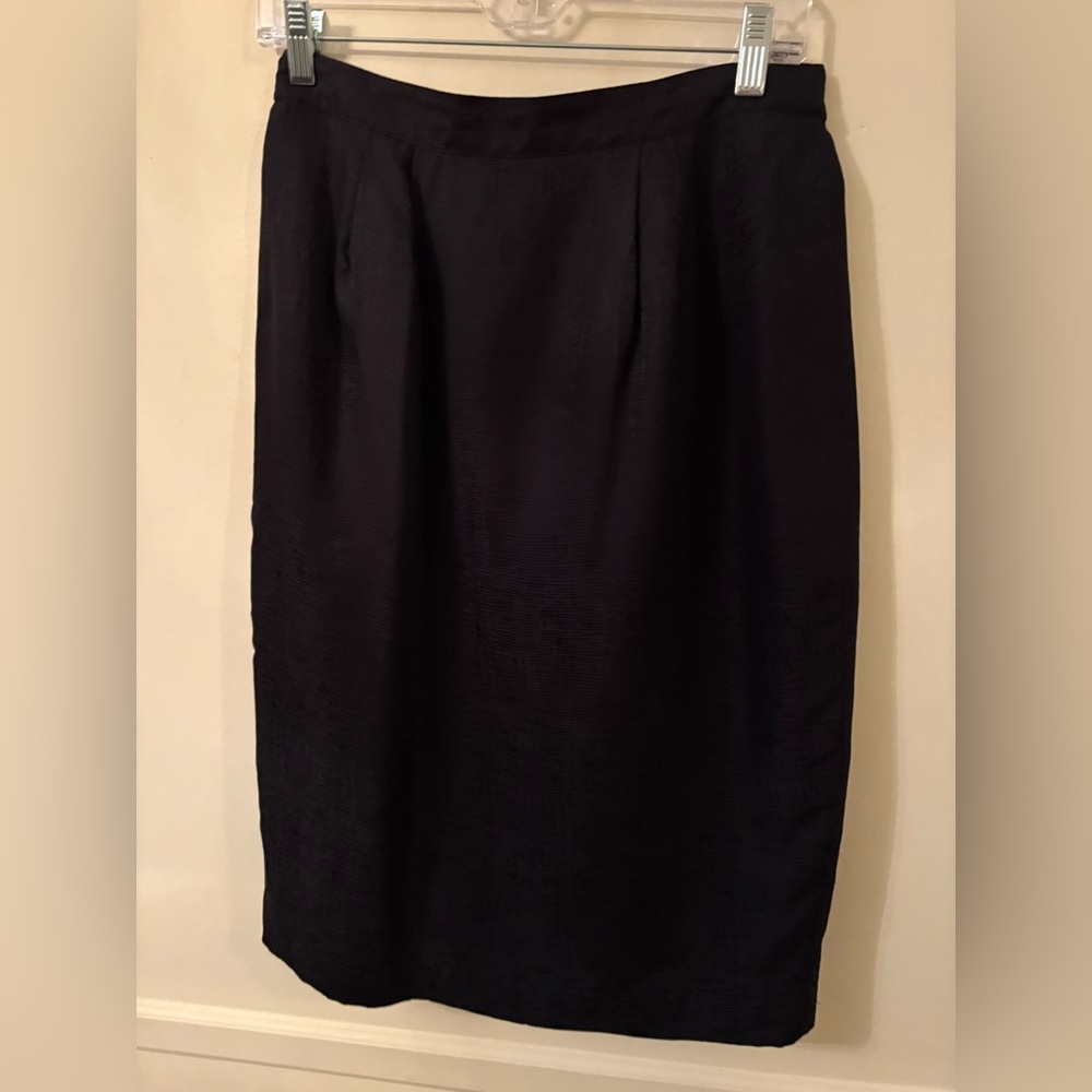 Women’s Beautiful 100% Silk Skirt-Fully Lined-Sz 10